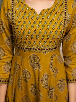 women ethnic motifs printed  cotton kurta with trousers & with dupatta 6