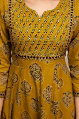 women ethnic motifs printed  cotton kurta with trousers & with dupatta