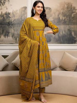 women ethnic motifs printed  cotton kurta with trousers & with dupatta 7