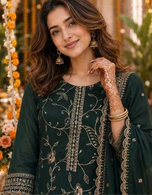women ethnic motifs embroidered regular kurta with trousers & with dupatta 3
