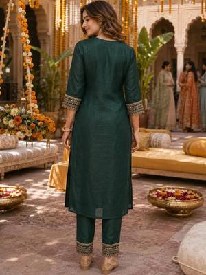 women ethnic motifs embroidered regular kurta with trousers & with dupatta 4