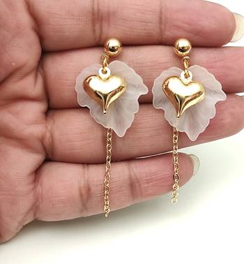 Anti-tarnish, stud back closure, dangling chain, puffy heart charm 4