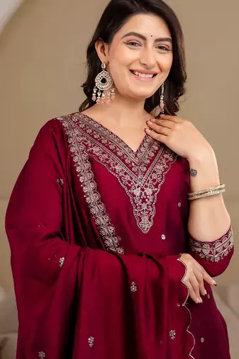 women ethnic motifs embroidered regular thread work kurta with trousers & with dupatta