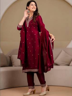 women ethnic motifs embroidered regular thread work kurta with trousers & with dupatta 5