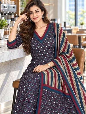 women printed regular  cotton kurta with trousers & with dupatta 4