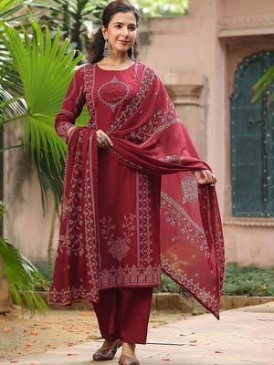women ethnic motifs printed regular  cotton kurta with trousers & with dupatta 1