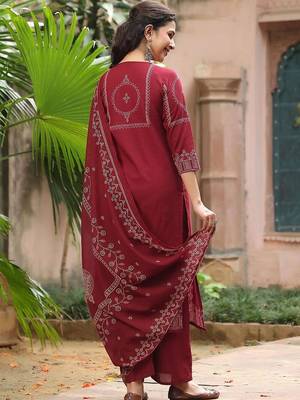 women ethnic motifs printed regular  cotton kurta with trousers & with dupatta 2