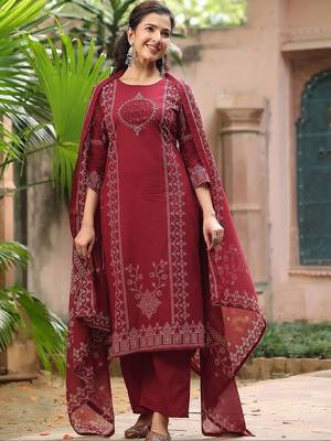 women ethnic motifs printed regular  cotton kurta with trousers & with dupatta 3