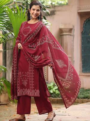 women ethnic motifs printed regular  cotton kurta with trousers & with dupatta 4