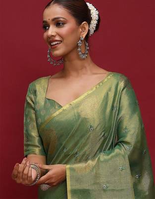 Green woven design zari linen blend heavy work banarasi saree 5