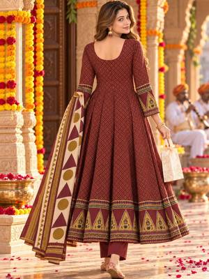 women ethnic motifs printed regular gotta patti  cotton kurta with trousers & with dupatta 3