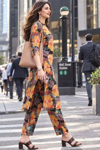 women floral printed regular kurta with trousers