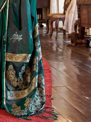 Green women woven design zari satin banarasi saree 5