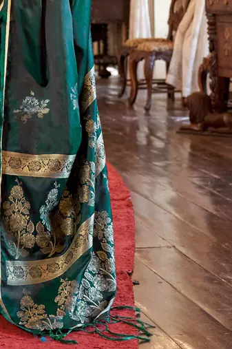 Green women woven design zari satin banarasi saree