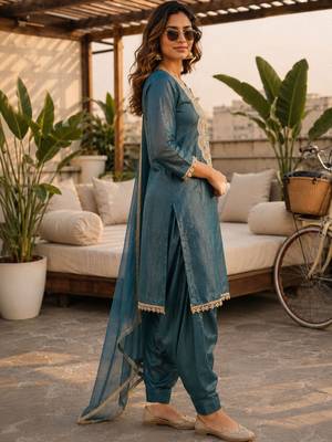 women ethnic motifs embroidered regular mirror work kurta with patiala & with dupatta 2