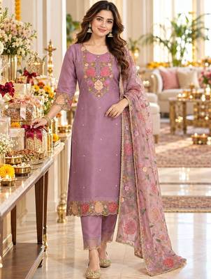 women floral embroidered regular thread work kurta with trousers & with dupatta 1