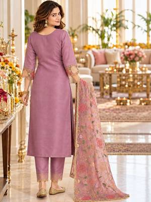 women floral embroidered regular thread work kurta with trousers & with dupatta 4