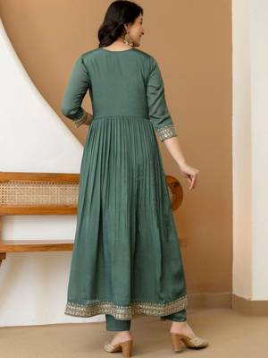 women ethnic motifs embroidered empire thread work  silk kurta with trousers & with dupatta 5