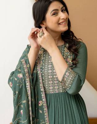 women ethnic motifs embroidered empire thread work  silk kurta with trousers & with dupatta 6