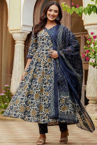 women floral printed panelled  cotton kurta with trousers & with dupatta