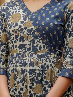 women floral printed panelled  cotton kurta with trousers & with dupatta 2
