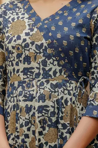 women floral printed panelled  cotton kurta with trousers & with dupatta