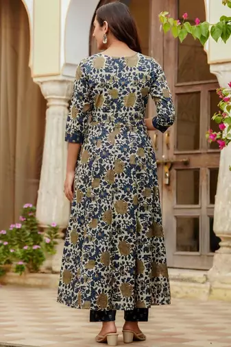 women floral printed panelled  cotton kurta with trousers & with dupatta