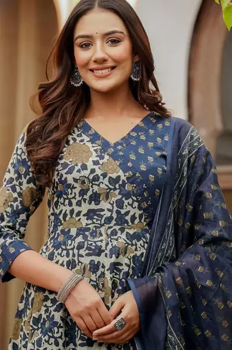 women floral printed panelled  cotton kurta with trousers & with dupatta
