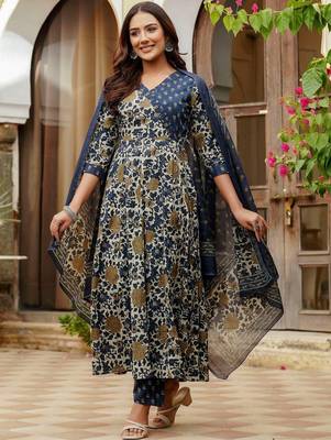 women floral printed panelled  cotton kurta with trousers & with dupatta 5