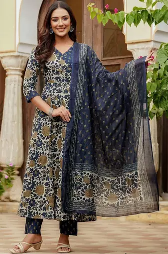 women floral printed panelled  cotton kurta with trousers & with dupatta