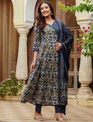 women floral printed panelled  cotton kurta with trousers & with dupatta 7
