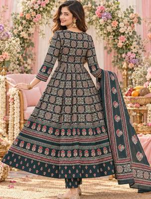 women ethnic motifs printed angrakha  cotton kurta with trousers & with dupatta 2