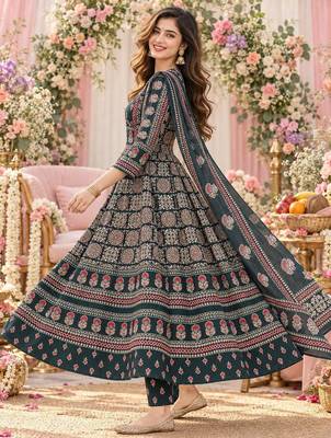 women ethnic motifs printed angrakha  cotton kurta with trousers & with dupatta 4