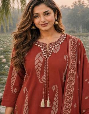women paisley printed regular thread work  cotton kurta with trousers & with dupatta 4