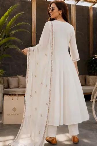 women floral embroidered regular thread work chanderi cotton kurta with trousers & with dupatta