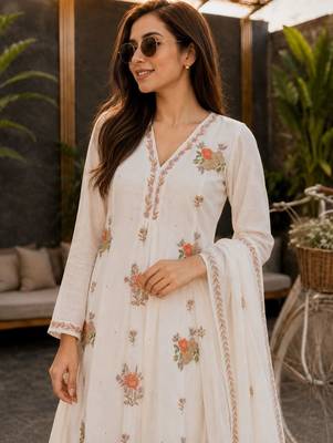 women floral embroidered regular thread work chanderi cotton kurta with trousers & with dupatta 4