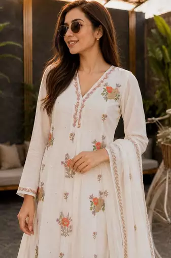 women floral embroidered regular thread work chanderi cotton kurta with trousers & with dupatta