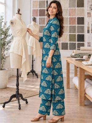 women floral printed regular  cotton kurta with palazzos 4