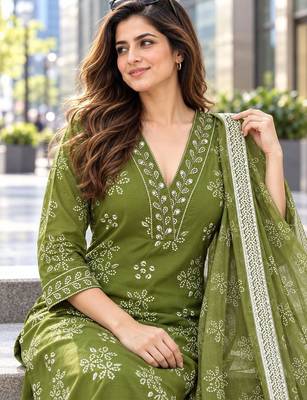 women ethnic motifs printed regular  cotton kurta with trousers & with dupatta 2