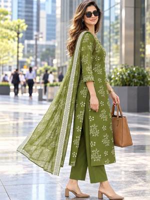 women ethnic motifs printed regular  cotton kurta with trousers & with dupatta 3