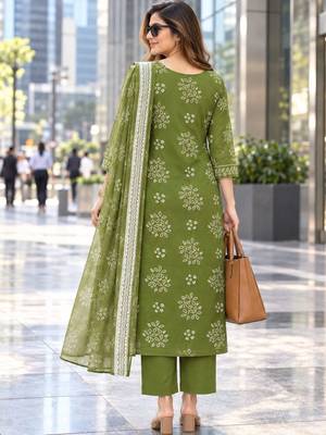 women ethnic motifs printed regular  cotton kurta with trousers & with dupatta 4