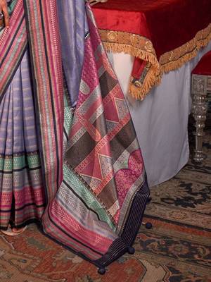 Lavender striped zari banarasi saree 5