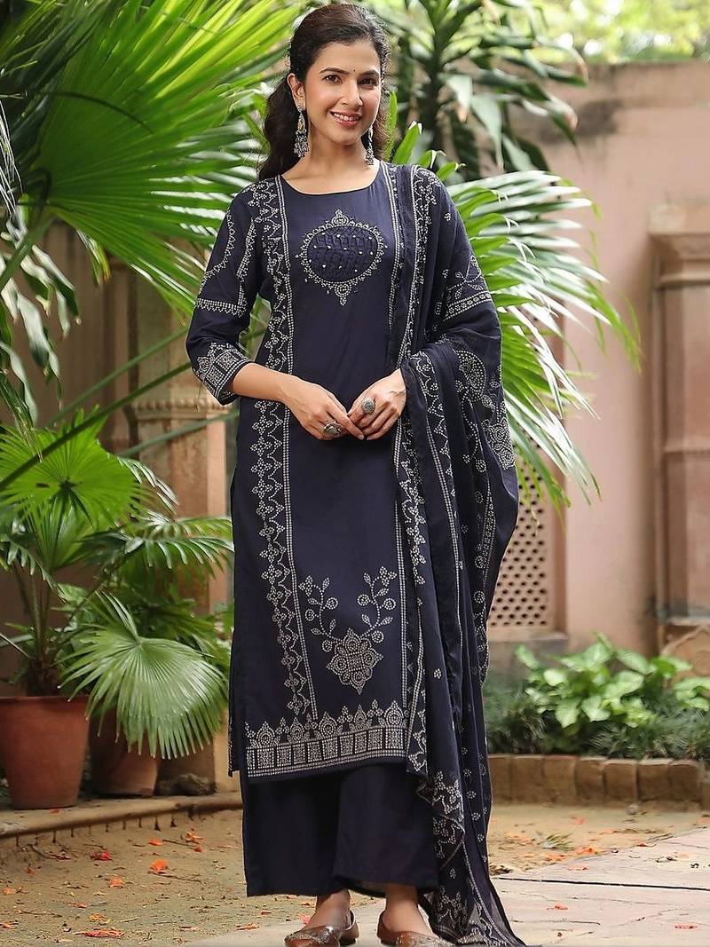 women regular thread work  cotton kurta palazzos with dupatta