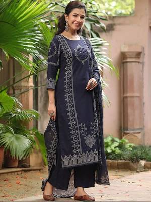 women regular thread work  cotton kurta palazzos with dupatta 3
