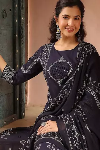 women regular thread work  cotton kurta palazzos with dupatta