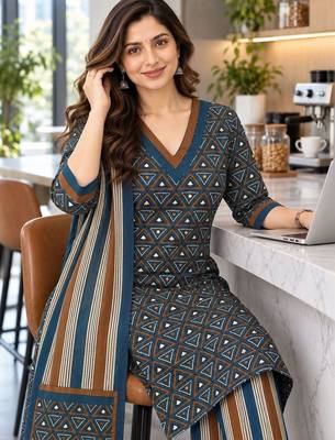 women printed regular  cotton kurta with trousers & with dupatta 3