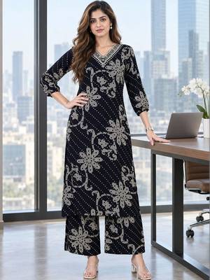 women ethnic motifs printed regular kurta with palazzos 1