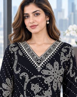 women ethnic motifs printed regular kurta with palazzos 3