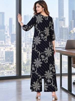 women ethnic motifs printed regular kurta with palazzos 4