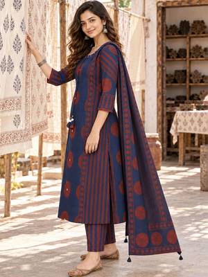 women printed regular  cotton kurta with trousers & with dupatta 2